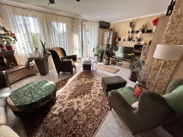 Eladó családi ház, Jászkarajenőn 91.9 M Ft, 6 szobás