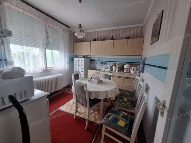 Eladó téglalakás, Kecskeméten 38.5 M Ft, 2 szobás