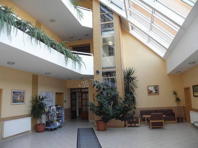 Eladó hotel, Zalakaroson 1612 M Ft, 44 szobás