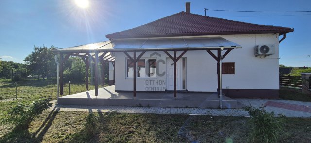 Eladó családi ház, Abádszalókban 38 M Ft, 3 szobás