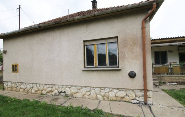 Eladó családi ház, Dombóváron 20.5 M Ft, 2 szobás