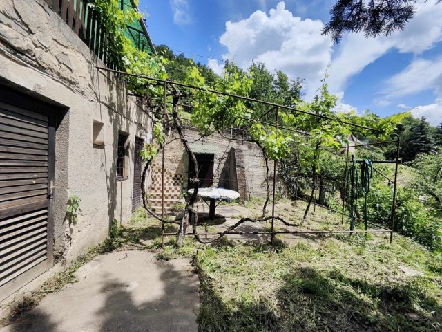 Eladó családi ház, Pécsett 39.9 M Ft, 1 szobás