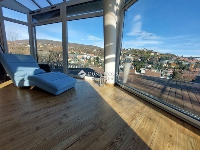 Eladó családi ház, Pécsett 199 M Ft, 5 szobás