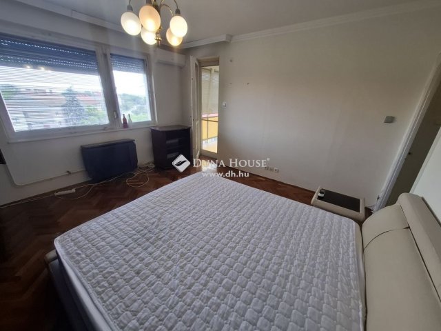 Eladó téglalakás, Kiskunfélegyházán 32 M Ft, 2+1 szobás