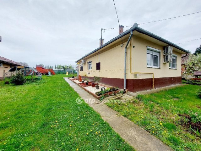 Eladó családi ház, Tiszalökön 39.5 M Ft, 3 szobás