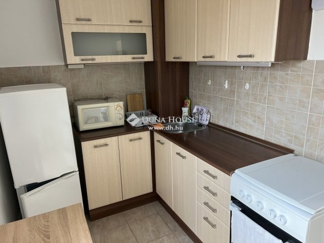 Kiadó panellakás, albérlet, Pécsett 160 E Ft / hó, 2 szobás