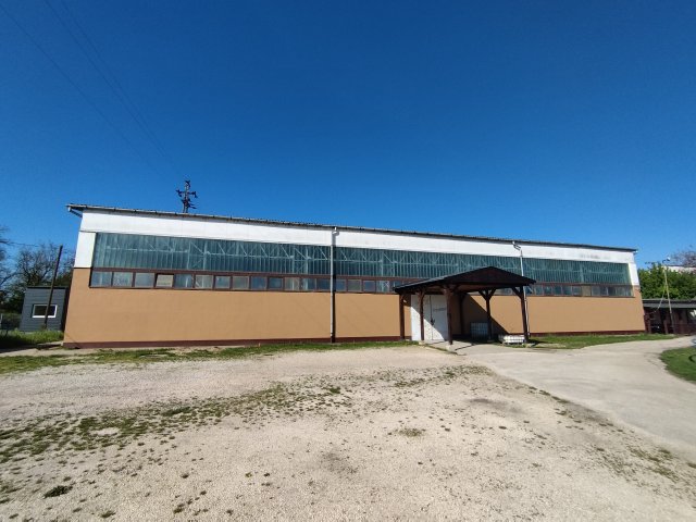 Kiadó ipari ingatlan, Tatabányán 1416 E Ft / hó