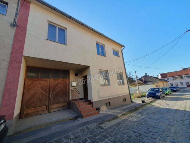 Eladó családi ház, Vácon 120 M Ft, 2+2 szobás