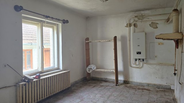 Eladó családi ház, Parasznyán 19 M Ft, 4 szobás