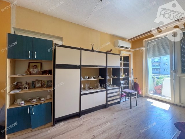Eladó panellakás, Kecskeméten 39.9 M Ft, 2 szobás