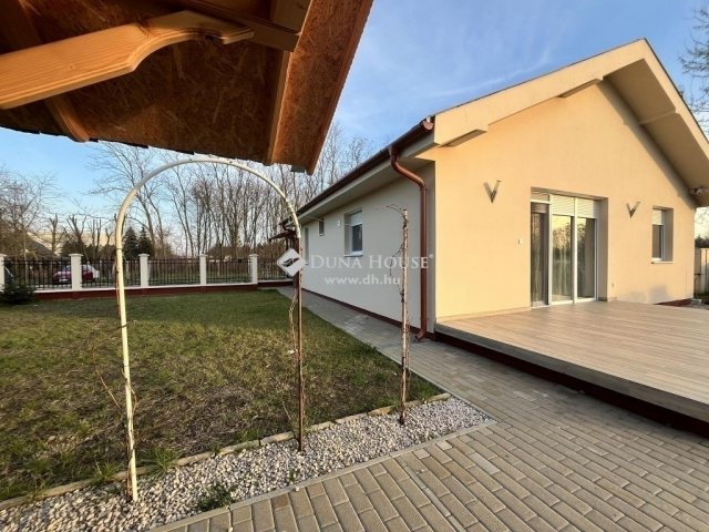 Eladó családi ház, Kecskeméten 115 M Ft, 8 szobás
