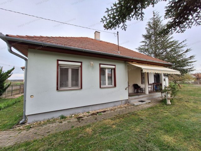 Eladó családi ház, Ebergőcön 54.9 M Ft, 2 szobás