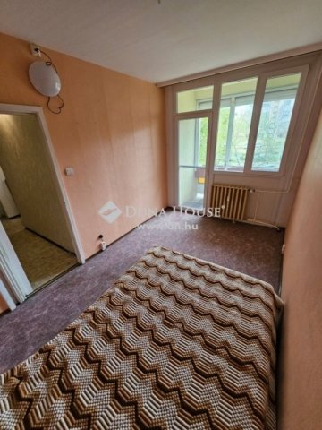 Eladó panellakás, Szegeden 42.59 M Ft, 2 szobás