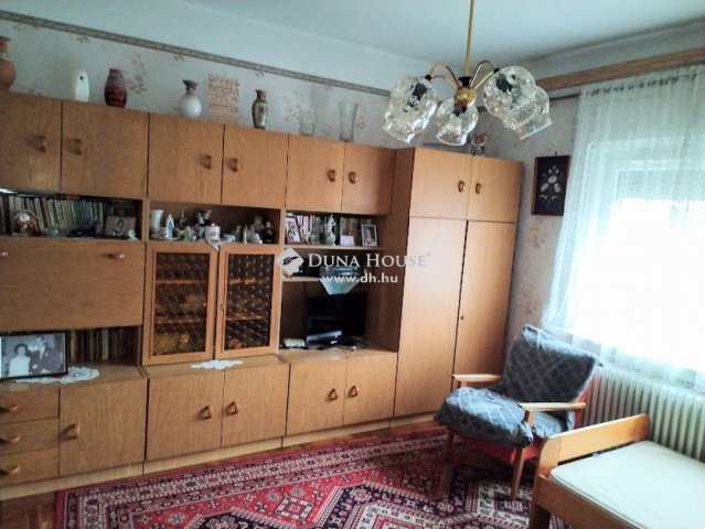 Eladó családi ház, Dunaharasztin 70 M Ft, 3 szobás