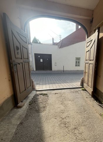 Eladó iroda, Tatán 46.5 M Ft, 1 szobás / költözzbe.hu