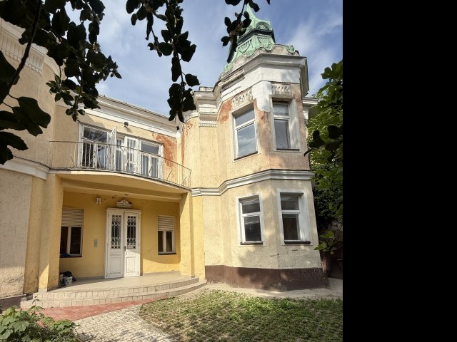 Eladó családi ház, Pécsett 184 M Ft, 5 szobás