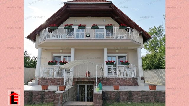 Eladó hotel, Balatonalmádiban 139.9 M Ft, 5+4 szobás