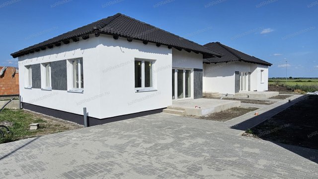 Eladó ikerház, Jászberényben 78 M Ft, 4 szobás