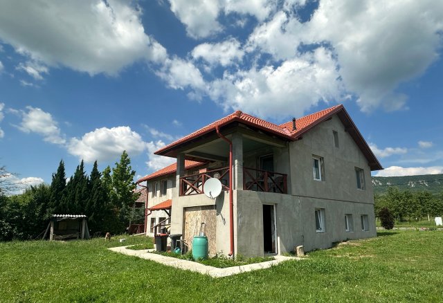 Eladó családi ház, Kesztölcön, Csévi utcában 129.9 M Ft