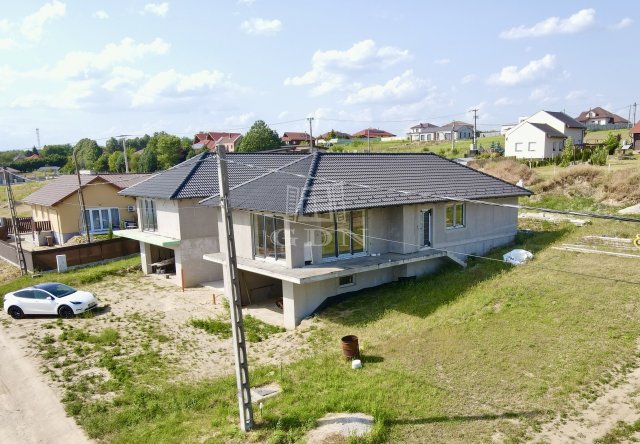 Eladó ikerház, Hatvanban 82 M Ft, 4 szobás / költözzbe.hu