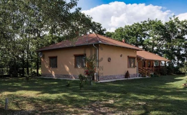 Eladó mezogazdasagi ingatlan, Kocséren 150 M Ft, 3 szobás