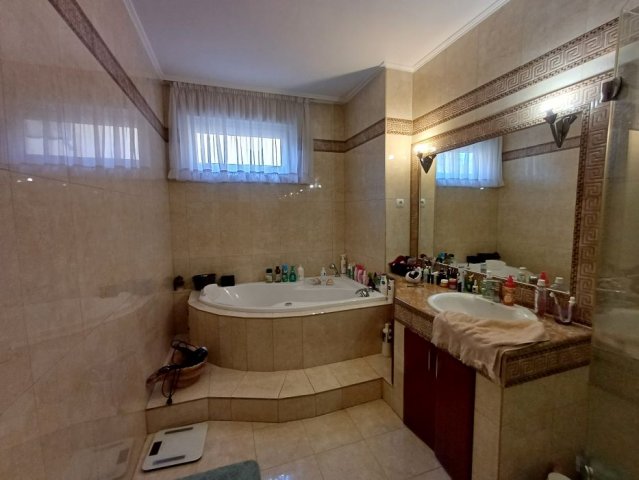 Eladó családi ház, Nyíregyházán 170 M Ft, 4 szobás