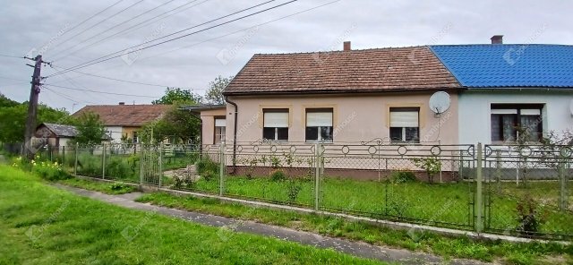 Eladó családi ház, Bázakerettyén 13.5 M Ft, 3 szobás