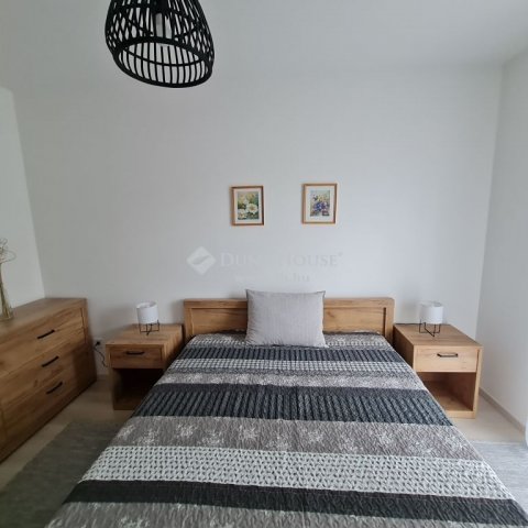 Kiadó téglalakás, albérlet, Komáromban 300 E Ft / hó, 2 szobás