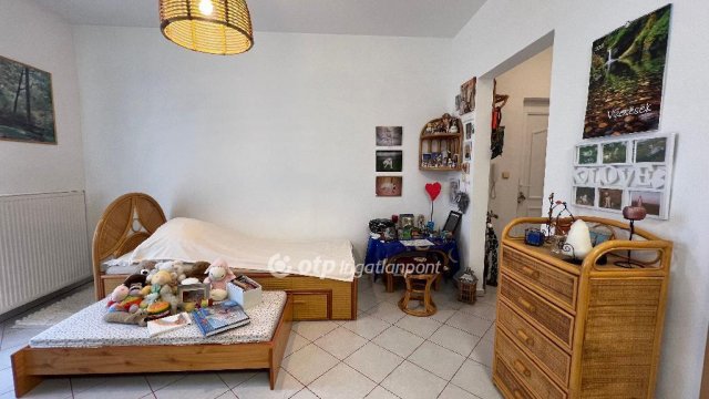 Eladó téglalakás, Egerben 30 M Ft, 1 szobás