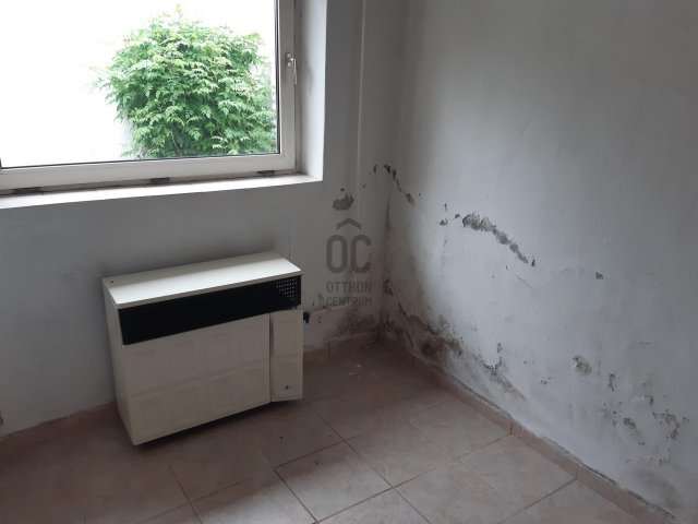 Eladó családi ház, Szekszárdon 15.99 M Ft, 2 szobás