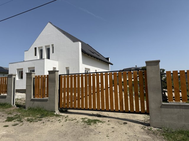 Eladó családi ház, Érden 122 M Ft, 6 szobás
