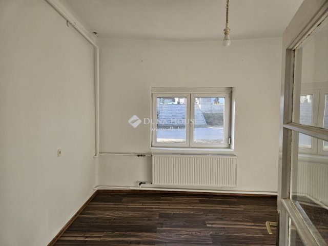 Eladó családi ház, Enyingen 27 M Ft, 2 szobás