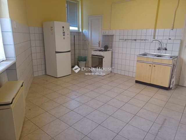 Eladó téglalakás, Miskolcon 42 M Ft, 3 szobás
