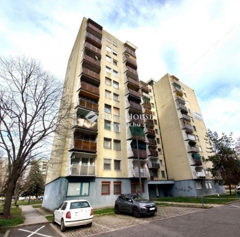 Eladó panellakás, Békéscsabán 29.9 M Ft, 3 szobás