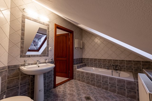 Kiadó családi ház, albérlet, Pécsett 480 E Ft / hó, 5 szobás