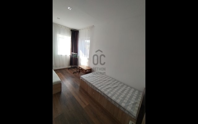 Kiadó ikerház, albérlet, Gödön 800 E Ft / hó, 5 szobás