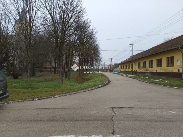 Eladó telek, Újszászon 4.5 M Ft / költözzbe.hu