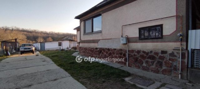 Eladó családi ház, Sióagárdon 41 M Ft, 4 szobás
