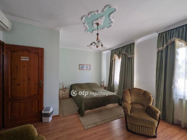 Eladó nyaraló, Tiszacsegén 250 M Ft, 5 szobás