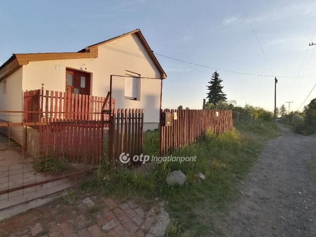 Eladó családi ház, Hajdúsámsonon 20.9 M Ft, 1 szobás