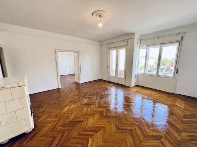 Eladó téglalakás, Győrött 86 M Ft, 5 szobás