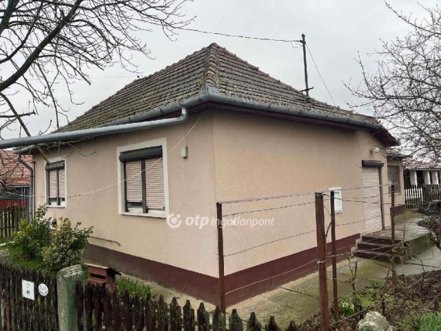 Eladó családi ház, Zsákán 8.9 M Ft, 2 szobás