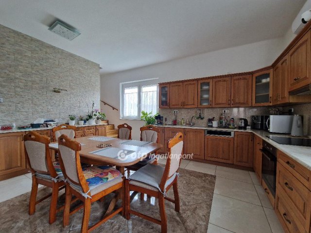 Eladó családi ház, Debrecenben 124.9 M Ft, 5 szobás