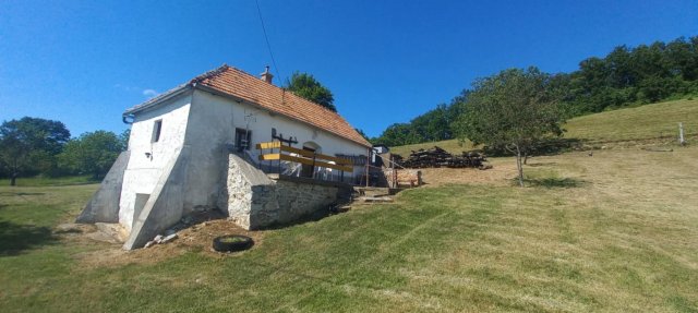 Eladó nyaraló, Pécselyen 55 M Ft, 2 szobás