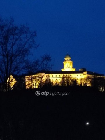 Eladó családi ház, Pannonhalmán 250 M Ft, 10 szobás