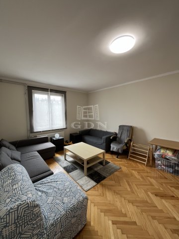 Eladó téglalakás, Veszprémben 83.9 M Ft, 5 szobás