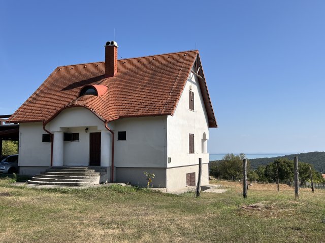 Eladó családi ház, Balatonalmádiban 299 M Ft, 3 szobás