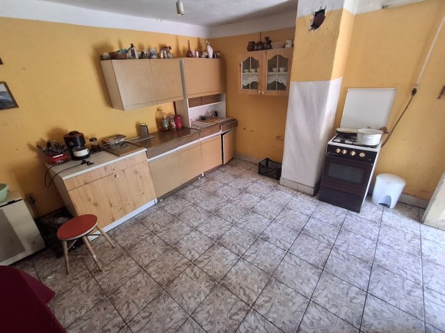 Eladó családi ház, Cegléden 31.9 M Ft, 3 szobás