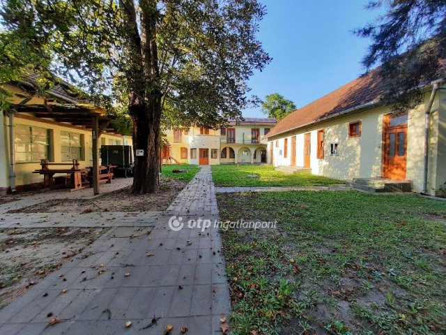 Eladó hotel, Siófokon 1177.035 M Ft / költözzbe.hu