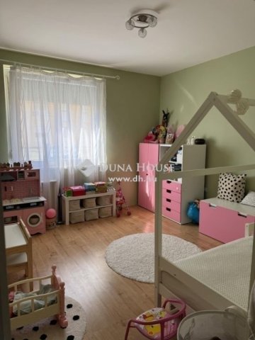 Eladó panellakás, Pécsett 45.9 M Ft, 3 szobás